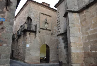 caceres_palacio_de_carvajal.jpg