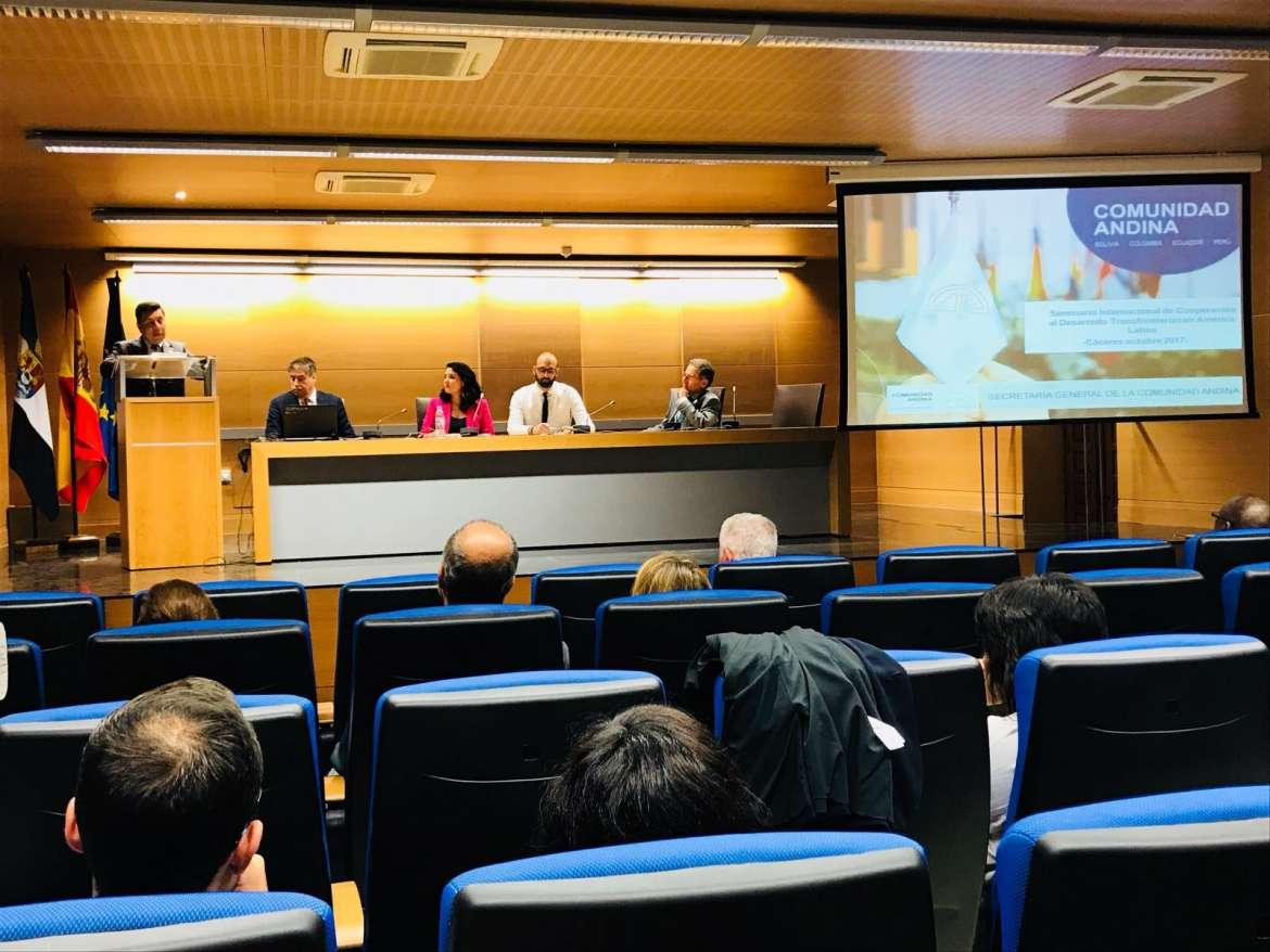20171023_2_np_seminario_uex_cooperacion.jpg