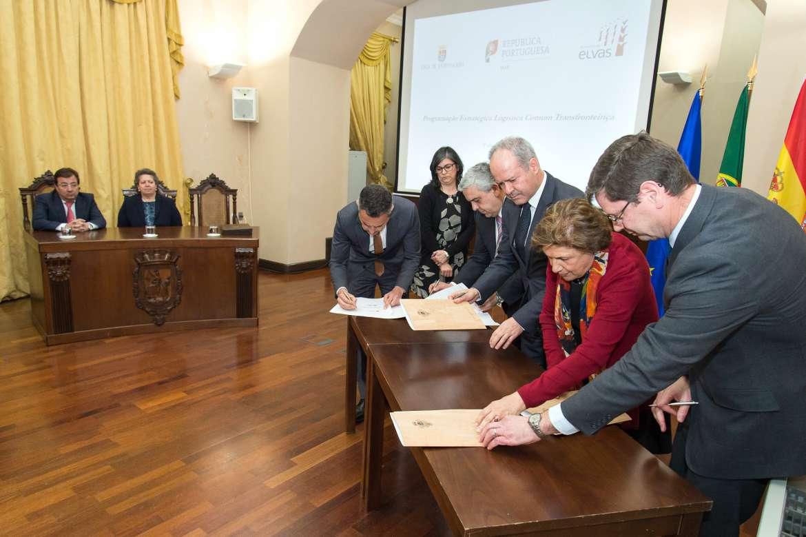 20180409_3_np_presidente-firma_ventanilla_unica_logistica_portugal.jpg