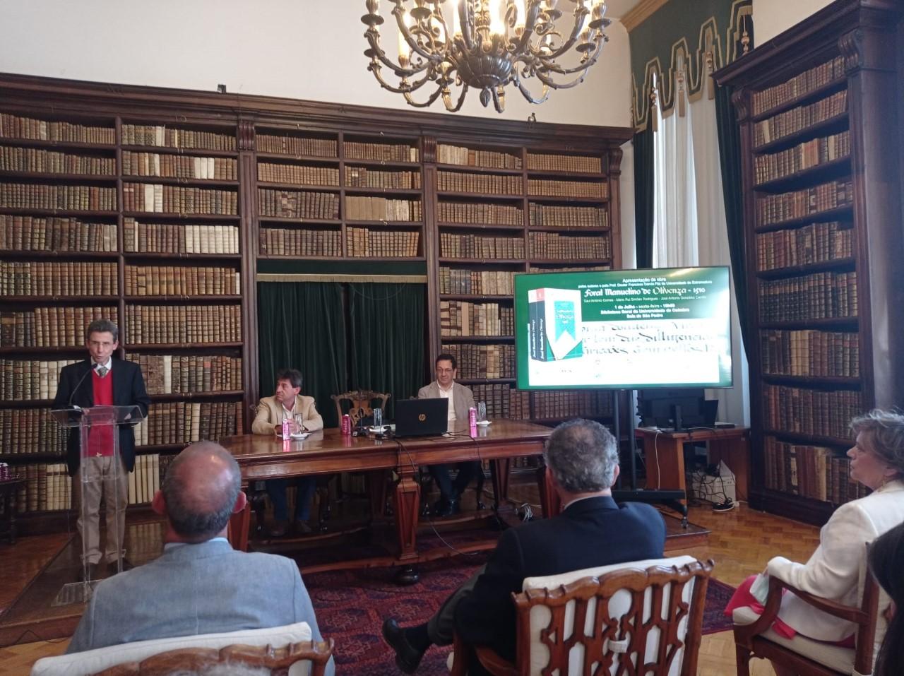 Presenación en Coimbra de Foral Manuelino Olivenza