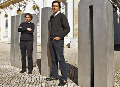 joao_bicker_e_alexandre_matos_vinham_de_outras_areas_do_saber_mas_apaixonaram-se_pelo_design_grafico._agora_a_conimbricense_fba_coleciona_premios_internacionais.jpg